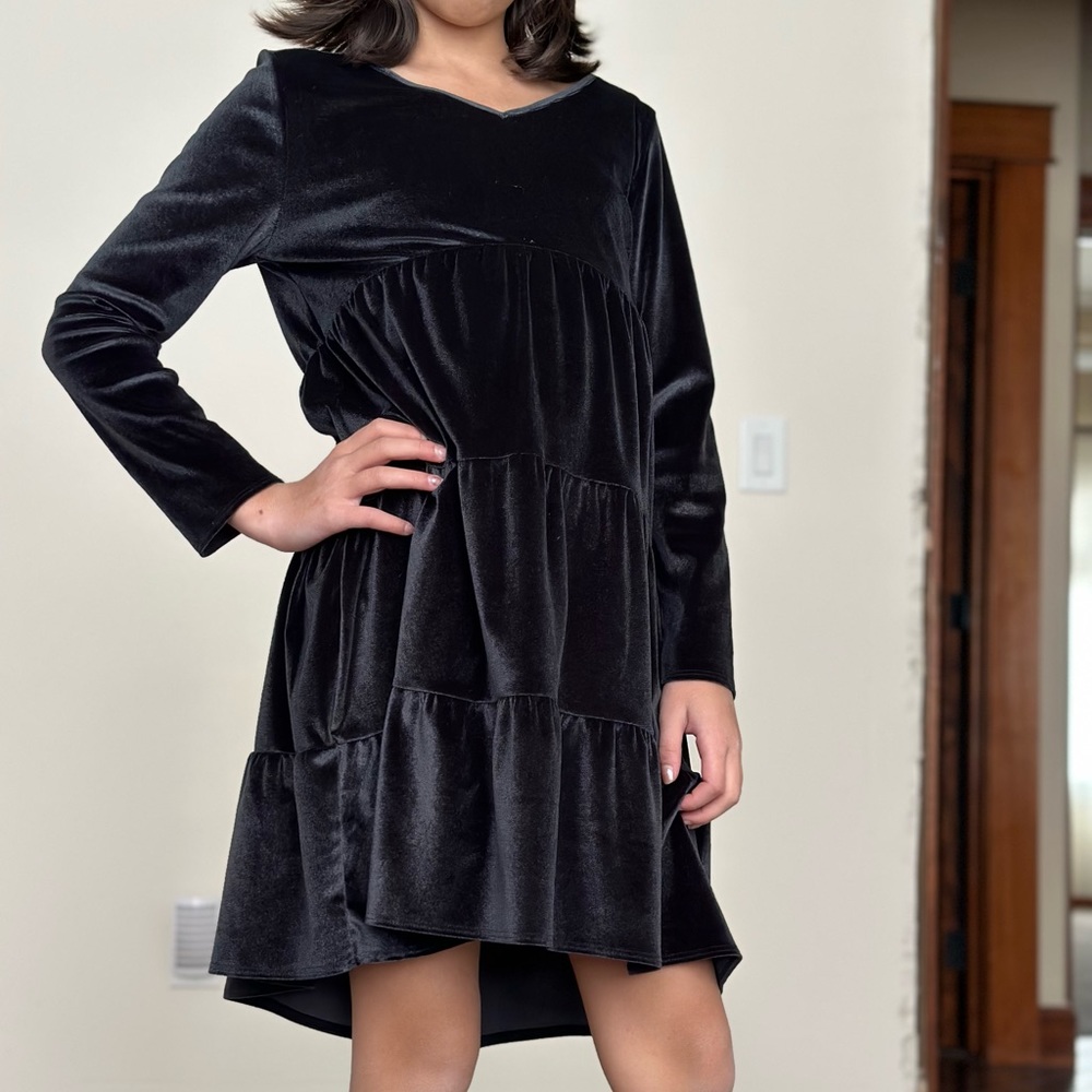 A beautiful charcoal velvet dress for kids !
